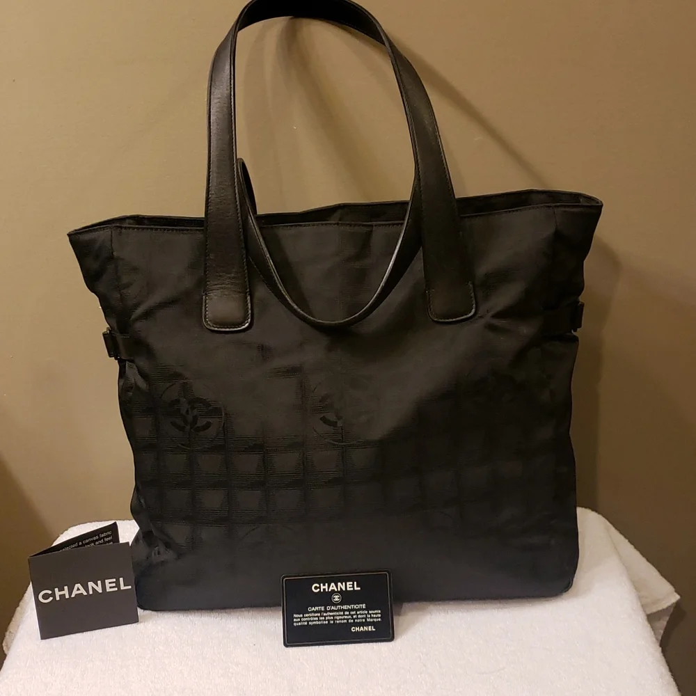 Chanel tote - Picture 4 of 17